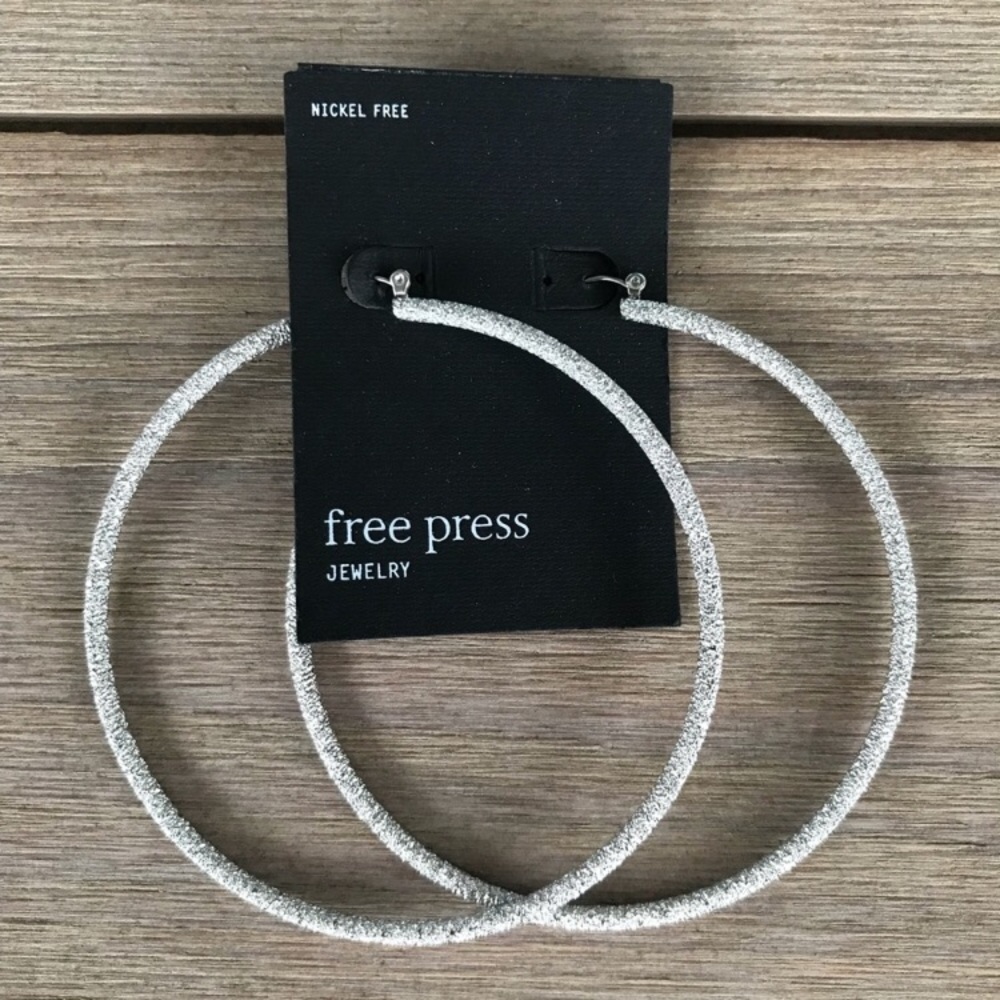 ✨NEW✨ Free Press Hoop Earrings